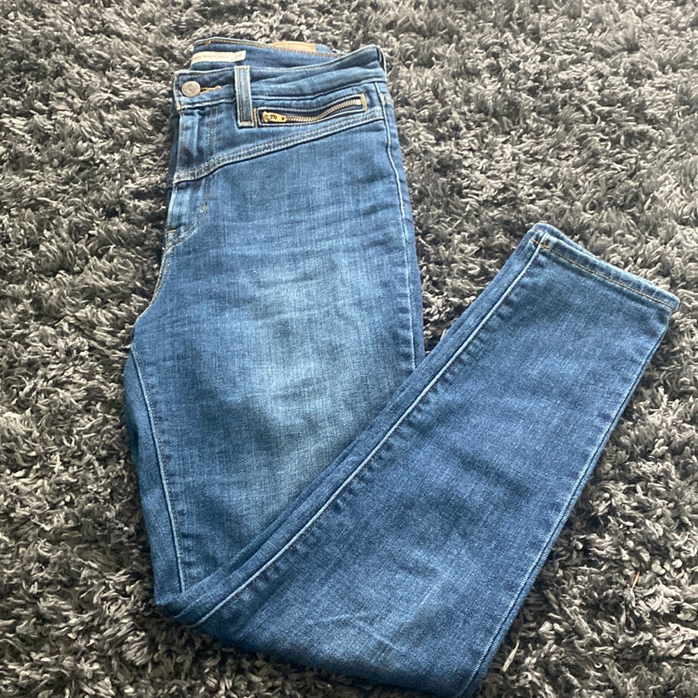 Levi’s high rise jean